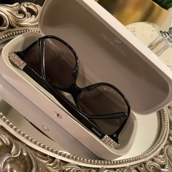 Swarovski Sunglasses 😎 - Picture 6 of 10